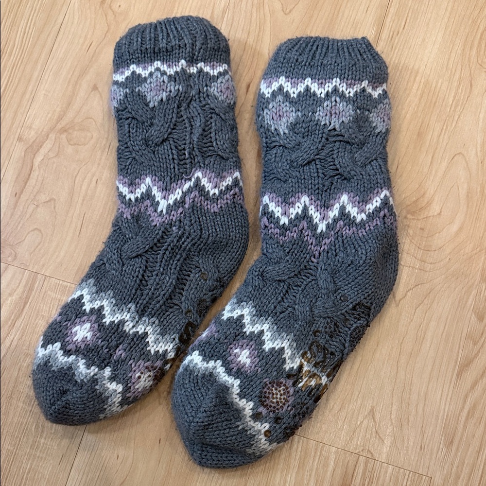 Muk Luks Gray Patterned Knit Socks LN